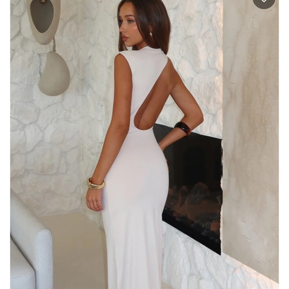White Fox Boutique Dresses & Skirts - White Fox Boutique Cream Backless Dress